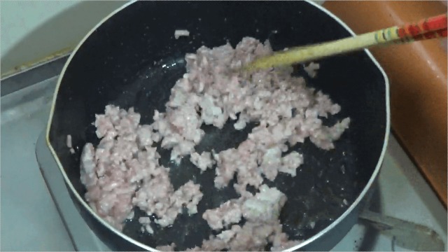 パルシステム 豚ひき肉を炒める