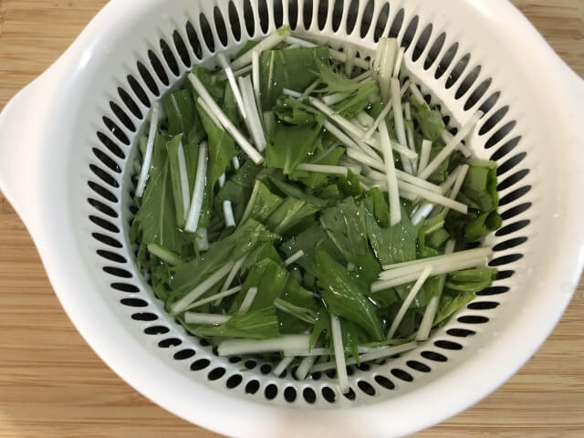 水菜　2㎝幅に切る